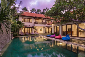 Гостиница Amore Villas  North Kuta